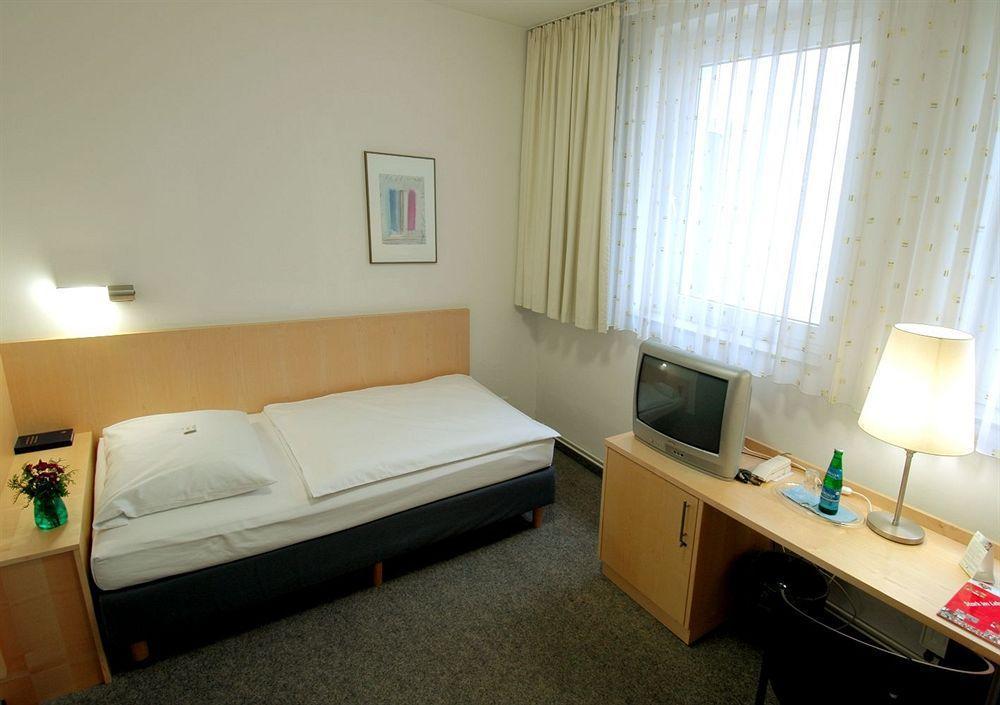 Cvjm Duesseldorf Hotel & Tagung Екстериор снимка