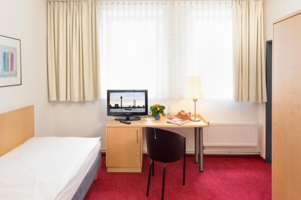 Cvjm Duesseldorf Hotel & Tagung Екстериор снимка