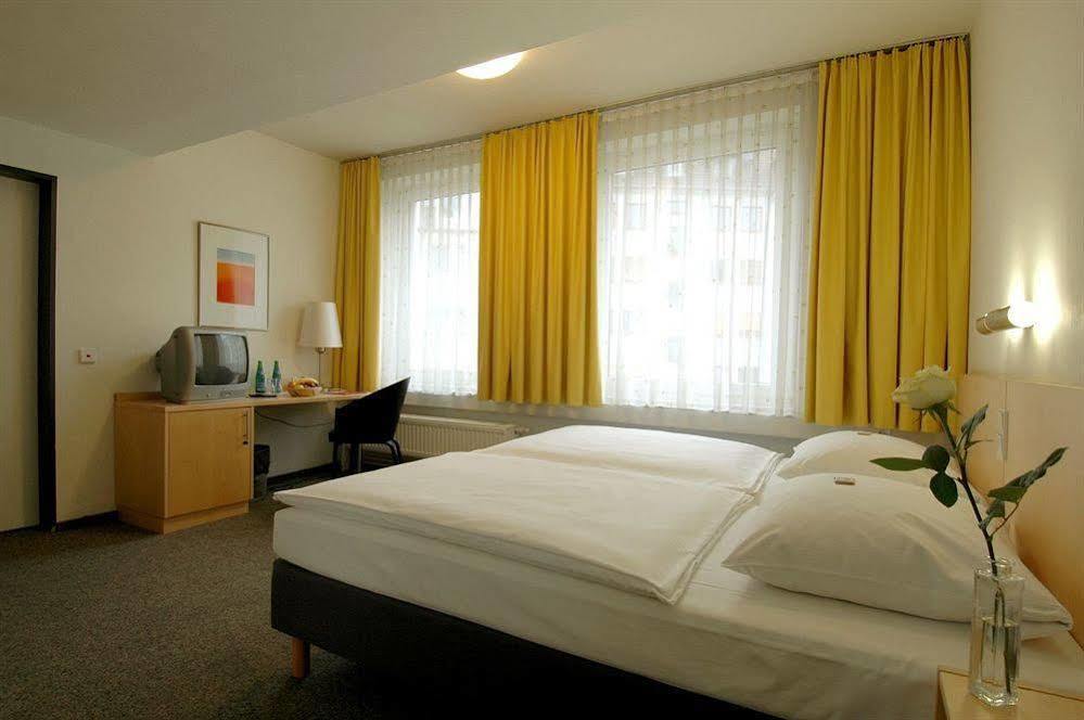 Cvjm Dusseldorf Hotel & Tagung Екстериор снимка
